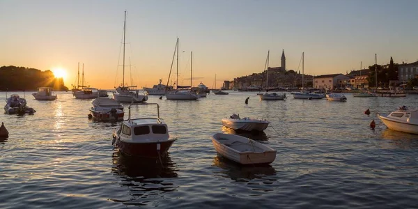 Човни Гавані Заході Сонця Ровінь Істрія Хорватія Європа — стокове фото