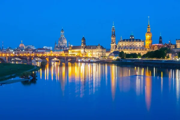 Vista Cidade Através Rio Elba Marienbrcke Dresden Saxônia Alemanha Europa — Fotografia de Stock