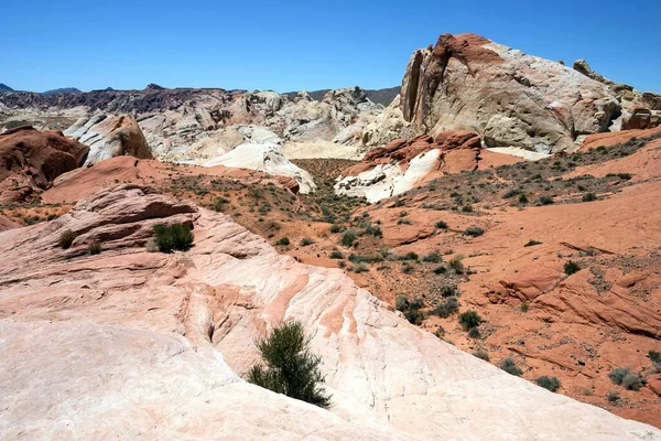 色のついた砂岩層 Valley Fire State Park Nevada アメリカ — ストック写真