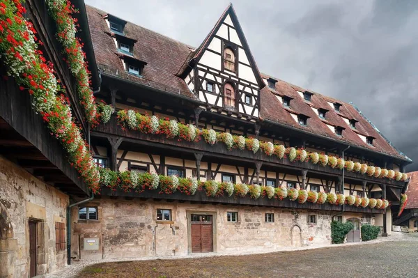Dekoracje Kwiatowe Pergolach Alte Hofhaltung Lub Old Court Bamberg Górna — Zdjęcie stockowe