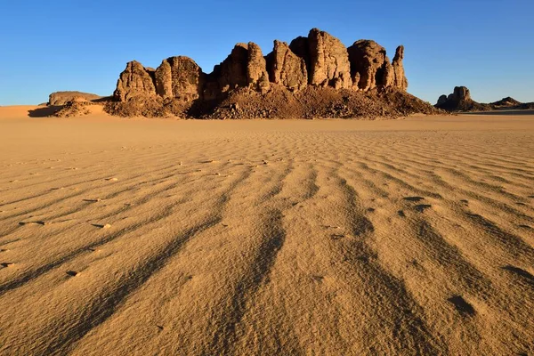 Песчаные Дюны Каменные Башни Tiou Tatarene Tassili Ajjer National Park — стоковое фото