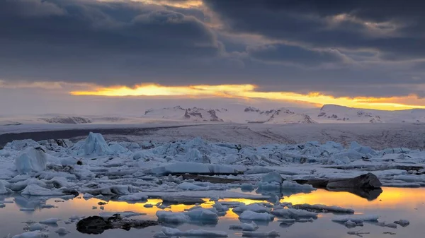 Humor Nocturno Lagoa Glaciar Jkulsrln Icebergs Flutuar Atrás Glaciar Vatnajkull — Fotografia de Stock