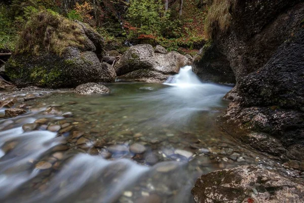 Ostertalbach Ostertaltobel Bach Mit Kleinem Wasserfall Herbst Gunzesried Sge Allgu — Stockfoto