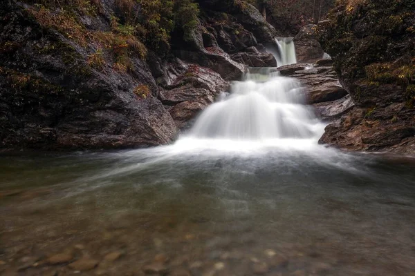 Ostertalbach Ostertaltobel Bach Mit Kleinem Wasserfall Herbst Gunzesried Sge Allgu — Stockfoto