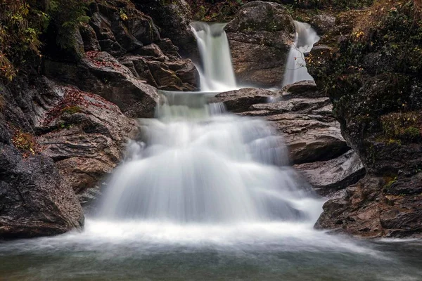 Феттельбах Талтобеле Ручей Небольшим Водопадом Осень Гюнцесрид Сге Алльмдаль Бавария — стоковое фото