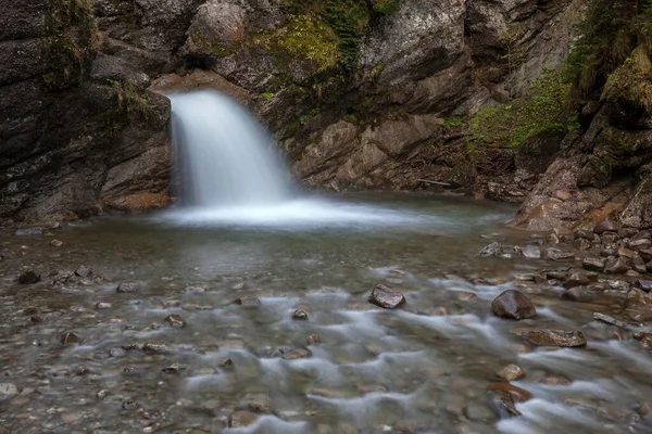 Феттельбах Талтобеле Ручей Небольшим Водопадом Осень Гюнцесрид Сге Алльмдаль Бавария — стоковое фото