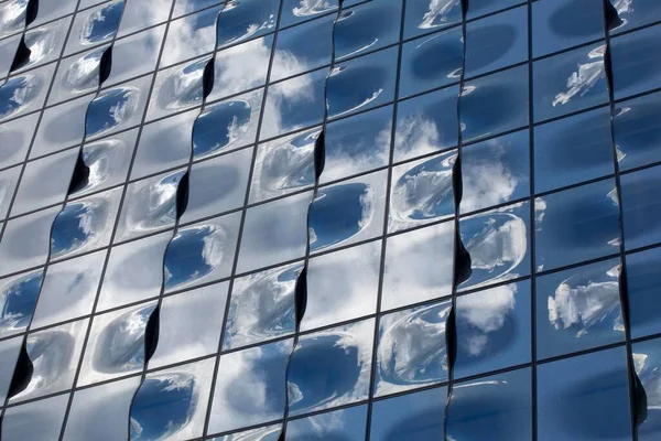 Стеклянный Фасад Отражением Облаков Эльбская Филармония Гамбург Германия Европа — стоковое фото
