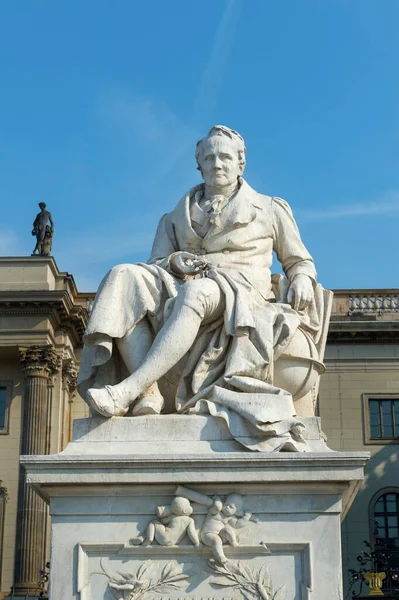 Alexander Von Humboldt Statue Vor Der Humboldt Universität Unter Den — Stockfoto