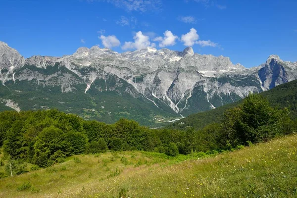 계곡을 바라보면서 히마와 아라비 테이트 알바니아 알프스산맥 알바니아 — 스톡 사진
