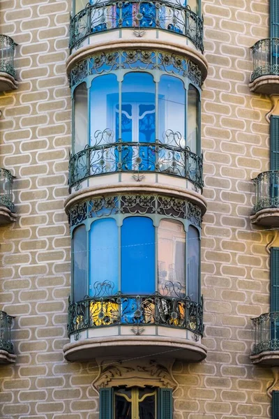 Ablakos Homlokzat Erkélyek Épületrészlet Szecesszió Eixample Kerület Barcelona Katalónia Spanyolország — Stock Fotó