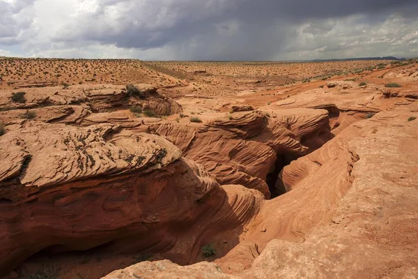 Sandsteinformationen Blick Den Lower Antelope Canyon Dahinter Gewitterwolken Slot Canyon — Stockfoto