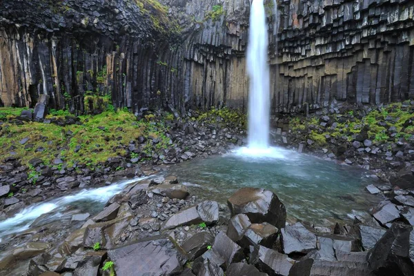 Cachoeira Svartifoss Colunas Basalto Parque Nacional Skaftafell Islândia Europa — Fotografia de Stock