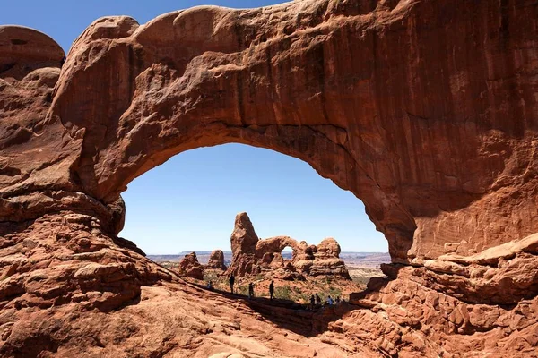 Άποψη Του Turret Arch Μέσω North Window Επιλογή Των Windows — Φωτογραφία Αρχείου