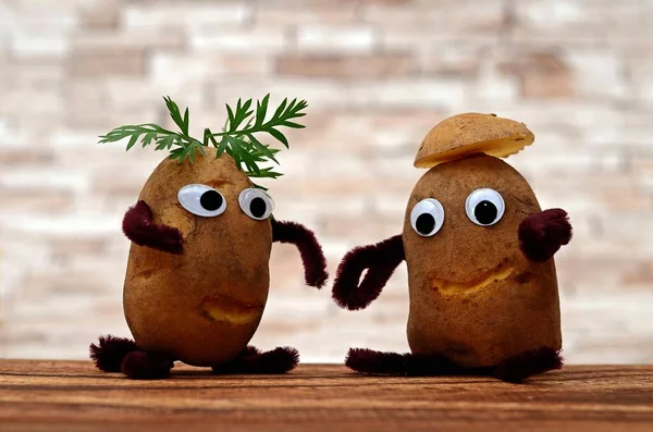 Two potatoes with faces, symbolic picture for healthy eating