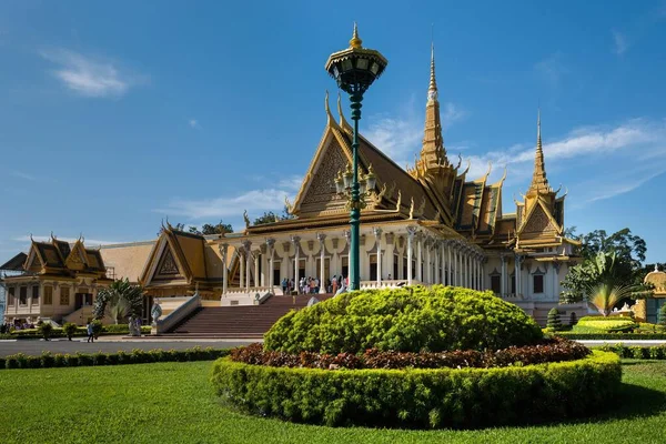 Sala Del Trono Jardín Frente Sala Coronación Preah Tineang Tevea —  Fotos de Stock