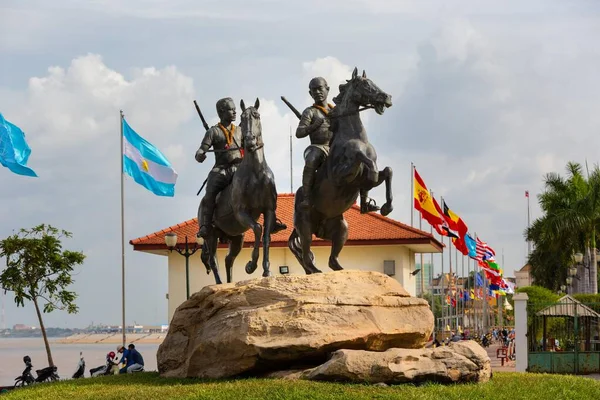 Estatua Techo Meas Techo Yot Muelle Sisowath Guerrero Monumento Caballo —  Fotos de Stock