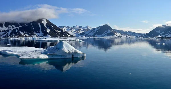 Balení Nebo Unášení Ledu Ostrova Kulusuk Kalaallit Nunaat Východní Grónsko — Stock fotografie