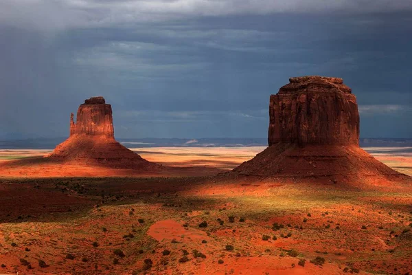 Kaya Oluşumları Doğu Mitten Butte Merrick Butte Fırtına Bulutlar Akşam — Stok fotoğraf