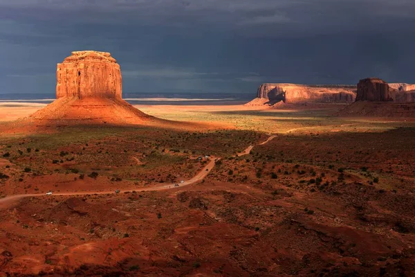 Felsformationen Links Merrick Butte Front Valley Drive Nach Sturm Wolken — Stockfoto