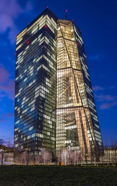 欧州中央銀行 Ecb 夕暮れ時 青い時間 フランクフルト ヘッセ ドイツ ヨーロッパ — ストック写真