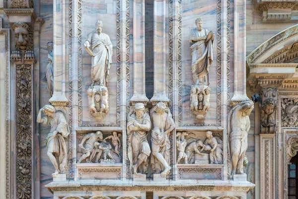 Esculturas Fachada Mármol Catedral Milán Piazza Del Duomo Milán Italia —  Fotos de Stock