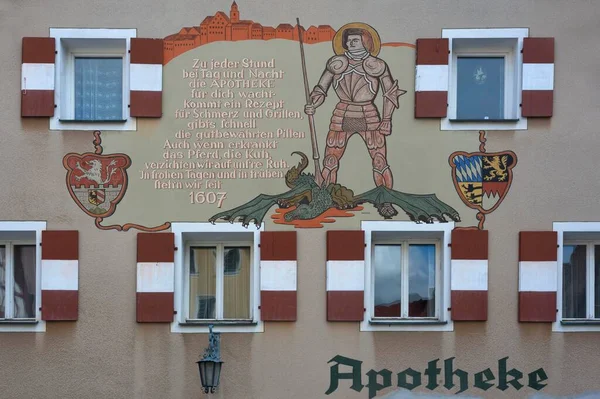 Mural Napisem Jerzego Smoka Aptece Miejskiej Grfenberg Górna Frankonia Bawaria — Zdjęcie stockowe