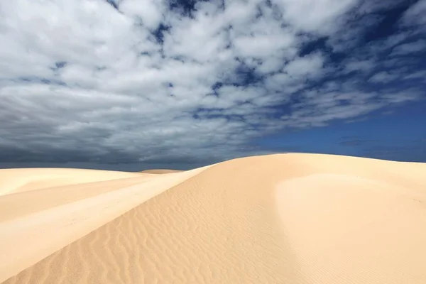 Dunes Sable Sous Ciel Bleu Avec Nuages Dunes Errantes Jable — Photo