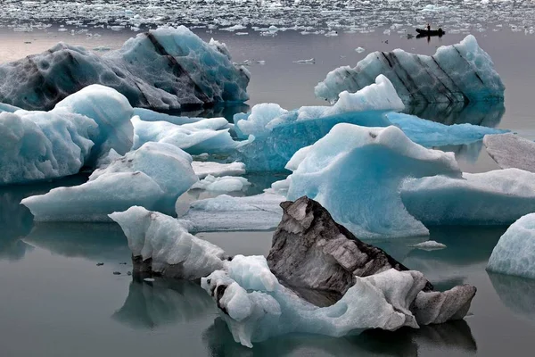 Hielo Icebergs Con Rastros Ceniza Volcánica Glaciar Laguna Glaciar Del —  Fotos de Stock