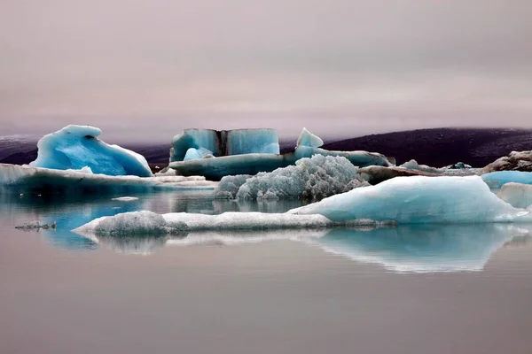 Hielo Icebergs Con Rastros Ceniza Volcánica Glaciar Laguna Glaciar Del — Foto de Stock