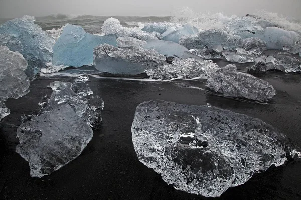 Schwebende Eisbrocken Lavastrand Bei Jkulsarlon Island Europa — Stockfoto