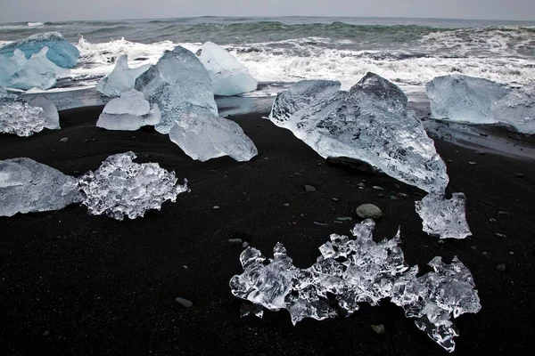 Chunks Floating Ice Lava Beach Jkulsarlon Iceland Europe — Stock Photo, Image