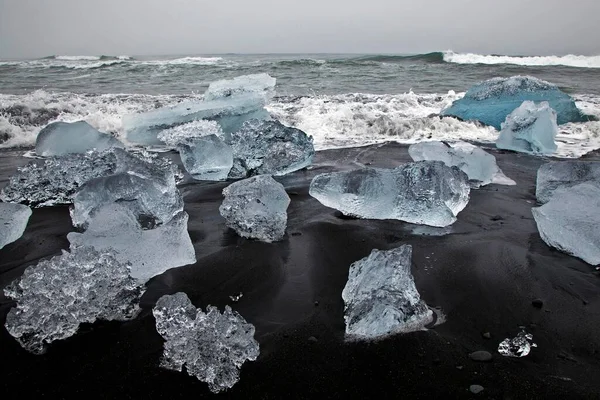 Kawałki Pływającego Lodu Plaży Lawy Pobliżu Jkulsarlon Islandia Europa — Zdjęcie stockowe