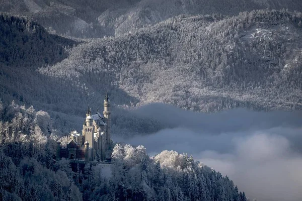 Neuschwanstein Castle Snowy Mountains Allgu Alps Fussen Allgu Bavaria Germany — Stock Photo, Image