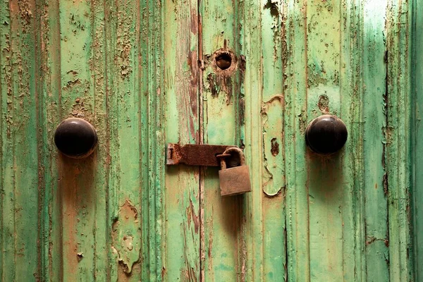 Rusty Door Lock Deadbolt Weathered Wooden Door Green Paint Valletta — Stock Photo, Image