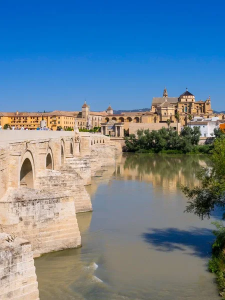 Római Híd Puente Romano Rio Guadalquivir Felett Mezquita Katedrális Cordoba — Stock Fotó