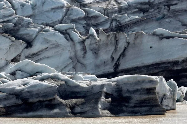 Лід Льодовик Залишками Вулканічного Попелу Айсберги Льодовику Svinafellsjkull Скафтафеллі Південна — стокове фото
