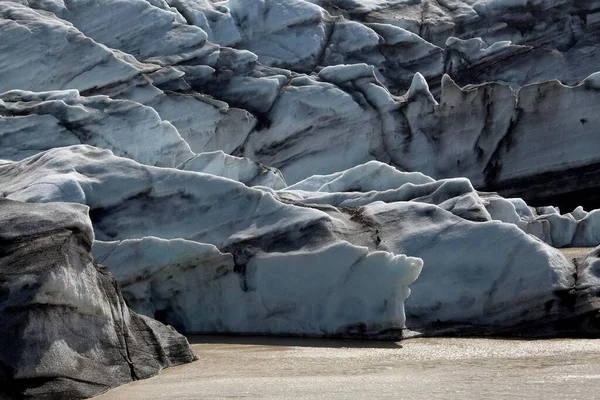 Πάγος Παγετώνας Πάγου Ίχνη Ηφαιστειακής Τέφρας Παγόβουνα Στον Παγετώνα Svinafellsjkull — Φωτογραφία Αρχείου