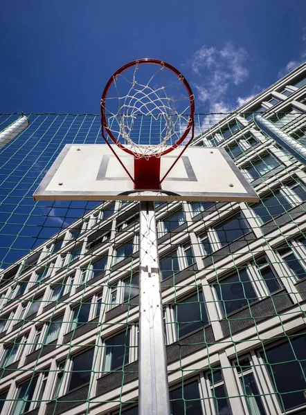 Basketbol Sepeti Evin Önünde Berlin Almanya Avrupa — Stok fotoğraf