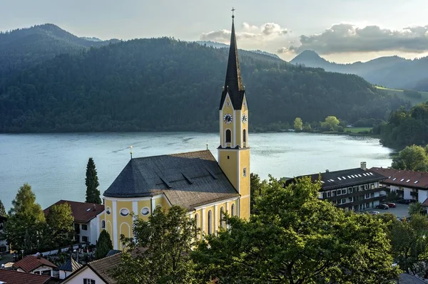 Iglesia San Sixto Con Vista Lago Markt Schliersee Schliersee Montañas — Foto de Stock