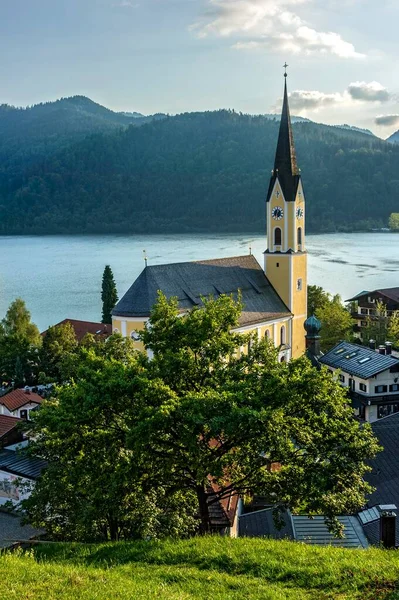 Kościół Sykstusa Widokiem Jezioro Markt Schliersee Schliersee Góry Góry Mangfall — Zdjęcie stockowe
