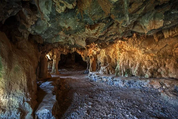 Höhle Einem Karstkegel Genannt Mogote Der Nähe Von Viales Viales — Stockfoto