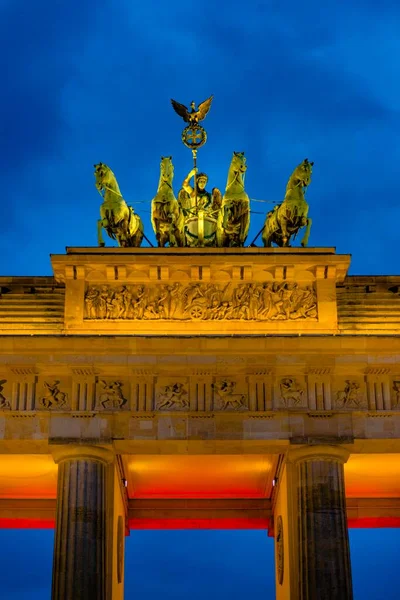 Puerta Brandeburgo Iluminada Atardecer Noche Berlín Alemania Europa — Foto de Stock