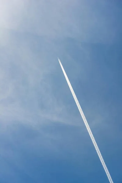 Aeroplane Contrails Blue Sky — Stock Photo, Image