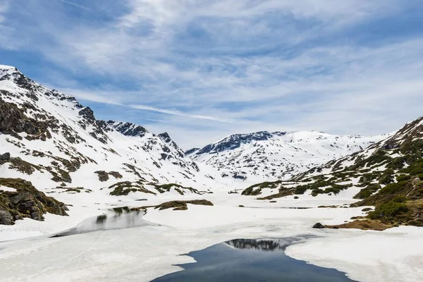 Низкий Giglachsee Наполовину Замерзший Горный Ландшафт Снегом Rohrmoos Untertal Schladming — стоковое фото