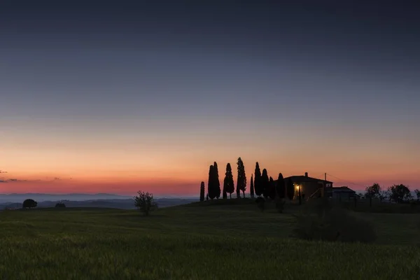 Toscaans Landschap Met Huis Cipressen Zonsondergang San Quirico Orcia Val — Stockfoto