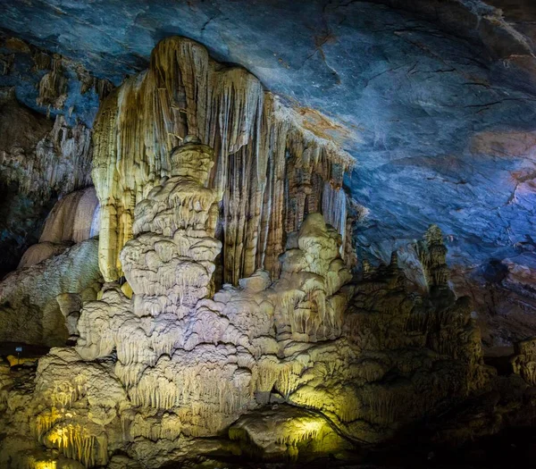 Upplysta Grotta Steg Och Stalaktiter Thien Grotta Paradise Cave Paradise — Stockfoto