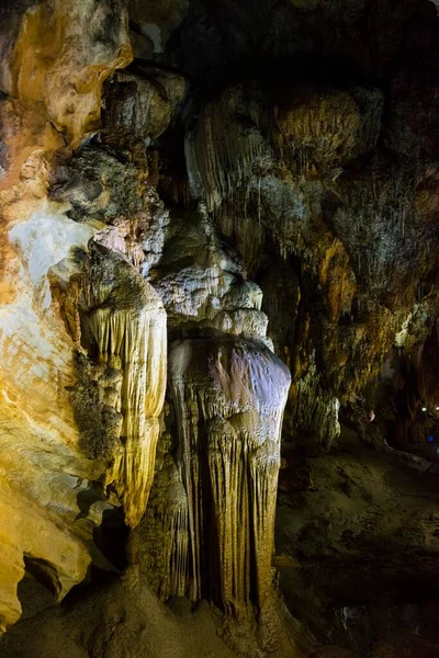 Prosvětlená Jeskyně Schody Stalaktity Jeskyně Thien Jeskyně Paradise Cave Paradise — Stock fotografie