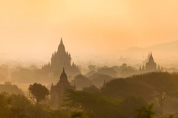 Vista Pagodes Com Balões Quente Templos Nascer Sol Neblina Luz — Fotografia de Stock