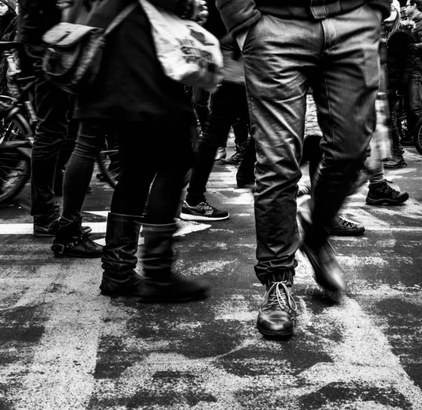 Pedestre Com Mão Bolso Das Calças Vista Parcial Amsterdã Países — Fotografia de Stock