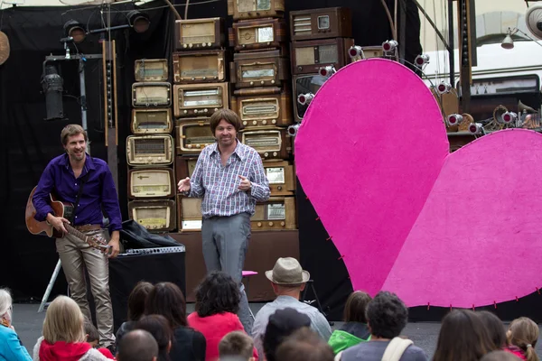 Comedians near a big pink heart. — Stock Photo, Image